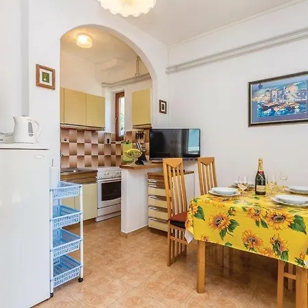 With Parking Space - 16178 Црес