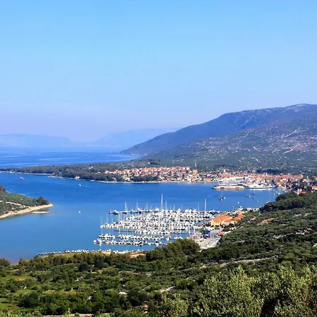 With Parking Space - 16178 Daire Cres