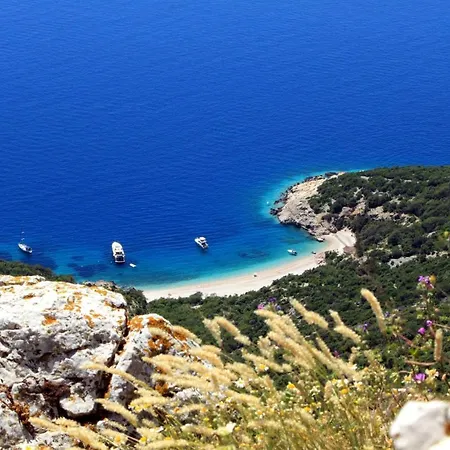 With Parking Space - 16178 Daire Cres